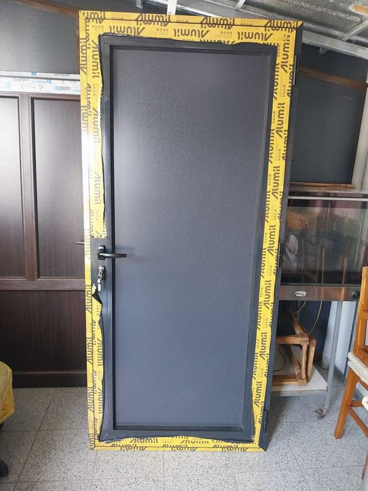 Usi termopan tamplarie aluminiu și pvc