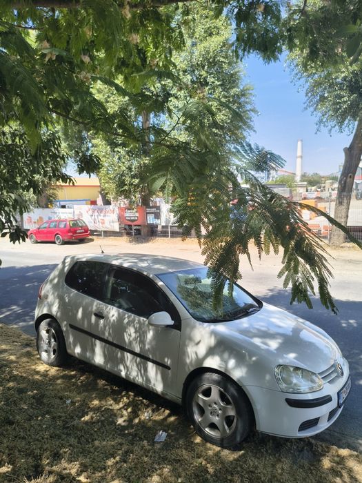 Golf 5 1.9 tdi de reparat sau dezmembrări