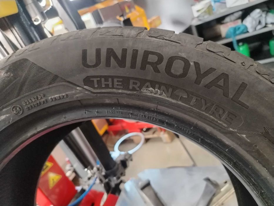 2бр.летни гуми 225/55/17 Uniroyal