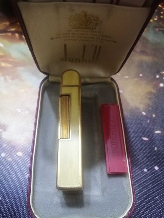 Bricheta Dunhill deosebită