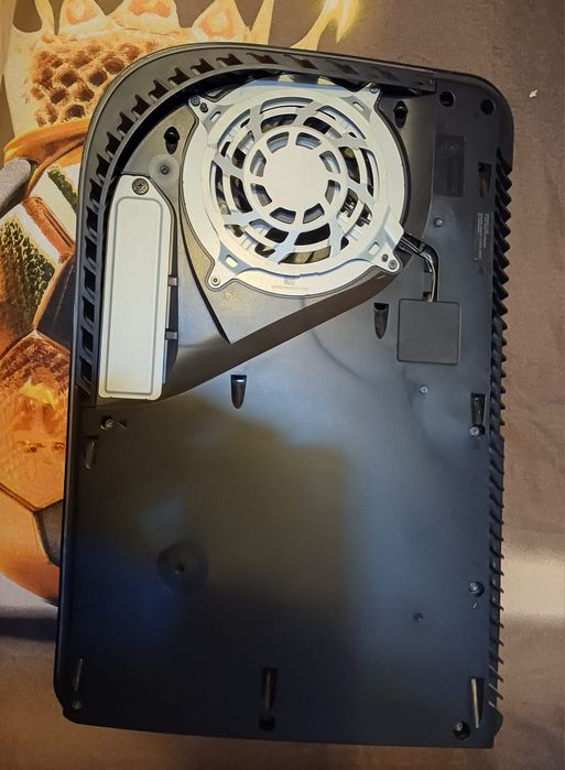 Vând PlayStation 5 in stare perfecta + un cont în valoare de 1700 lei! Sau schimb cu un PC cu performanțe asemănătoare