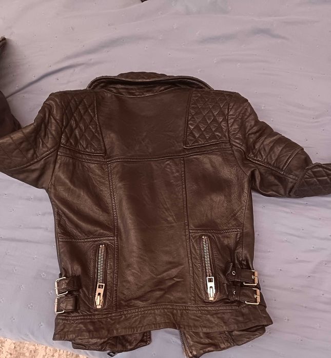 Vând geacă din piele