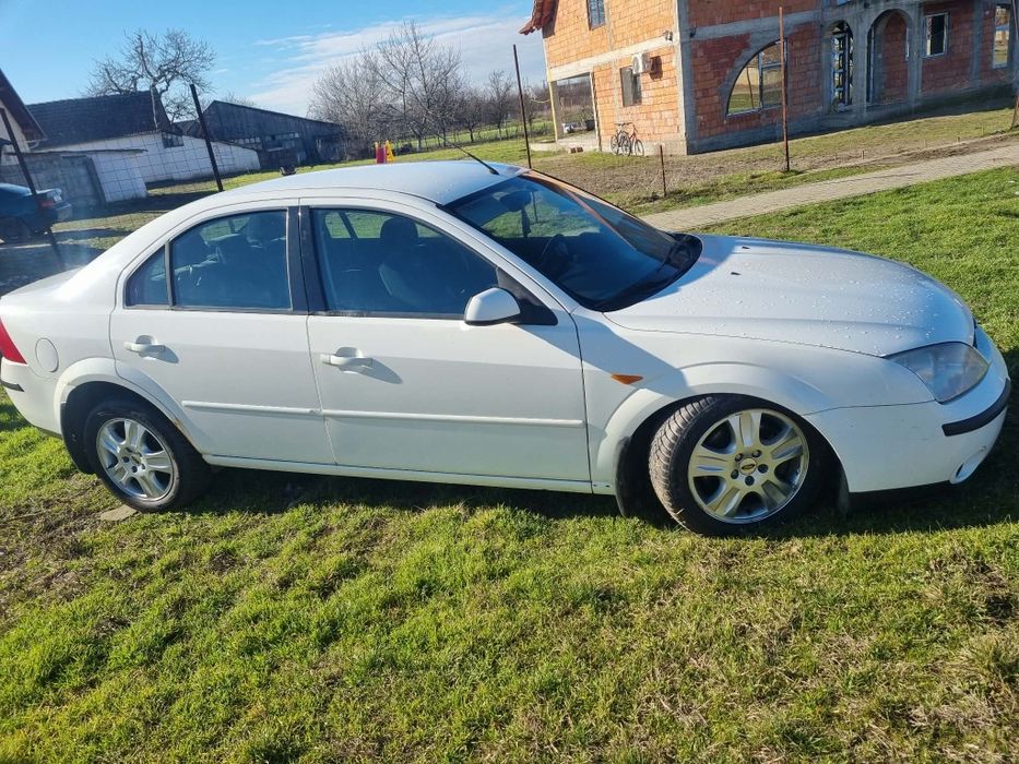 Vând Ford Mondeo