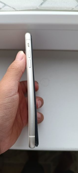 iPhone 11 на запчасти / экран выгорел