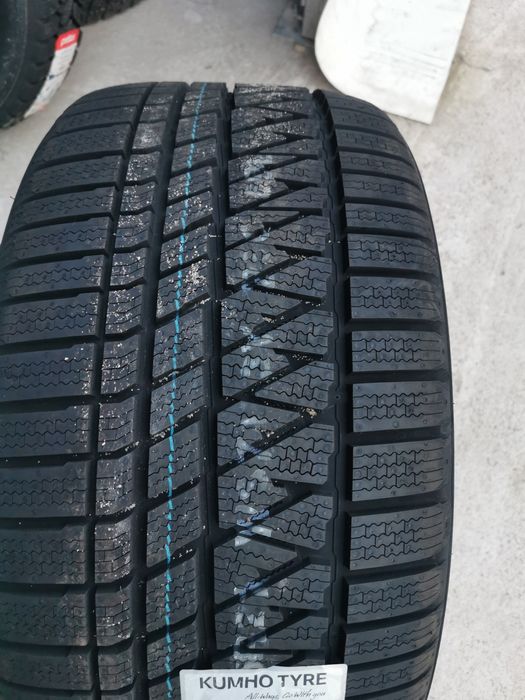Vand anvelope de iarna 295/35x21 marca Kumho
