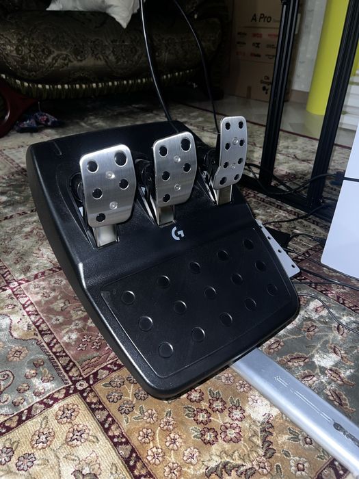 Игровой комплект Logitech G923 + Кокпит Playseat Evolution