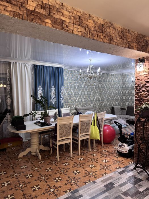 Продам дом, на цетральном базаре!