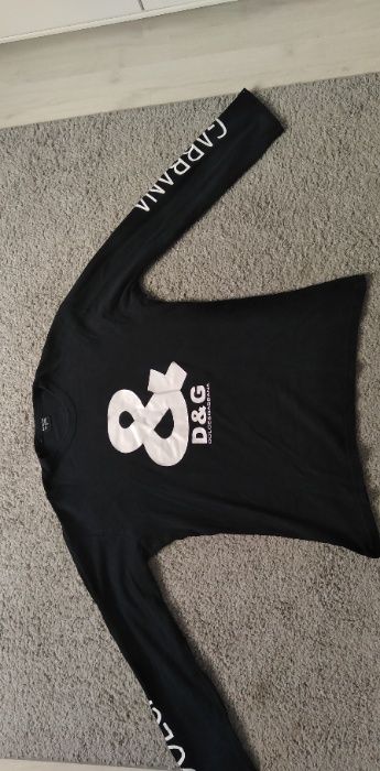 Vand Bluza sport D&G ,calitate,import.Marimea L,in stare buna.