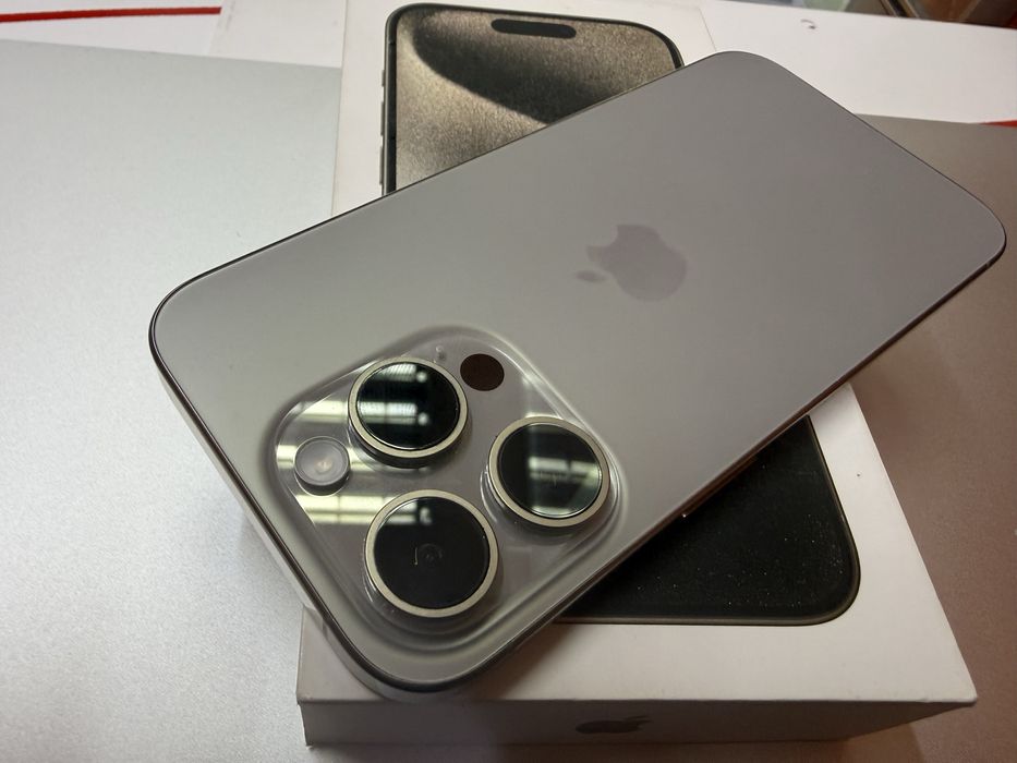 iPhone 15 Pro Natural Отличен с Кутия !