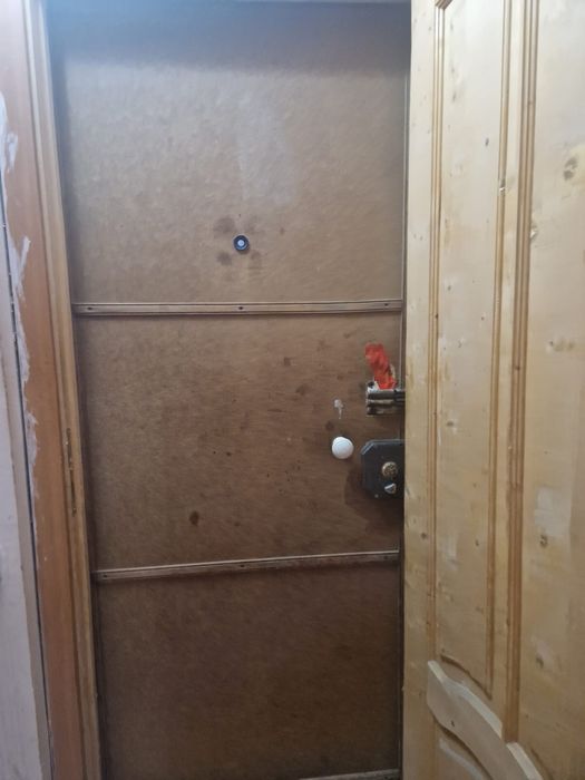 Продам железную дверь