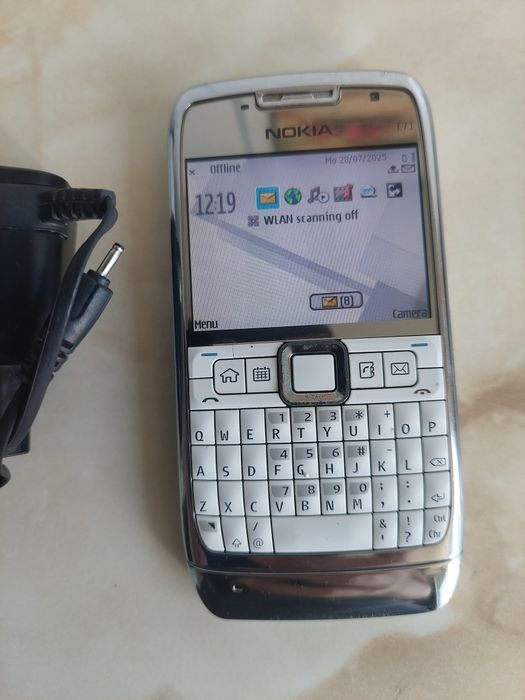 Vând Nokia E71 White (alb) fără probleme NEcodat //poze reale