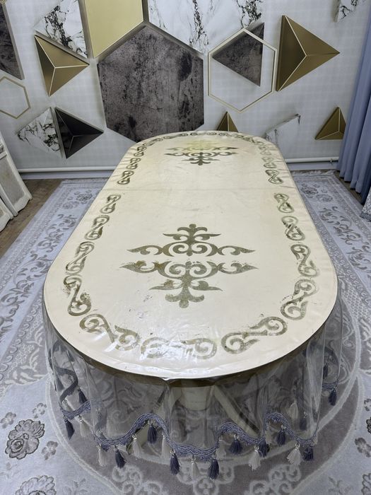 Кухный стол орындықтарымен бірге