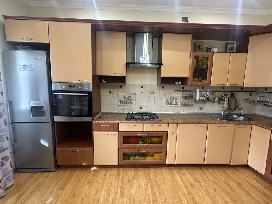 Кухня с барной стойкой