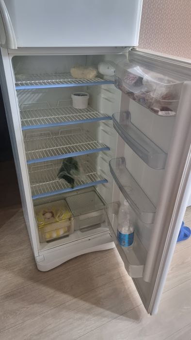 Продам рабочий холодильник