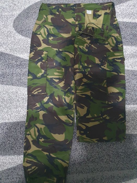 Ținută militară combat şi ripstop