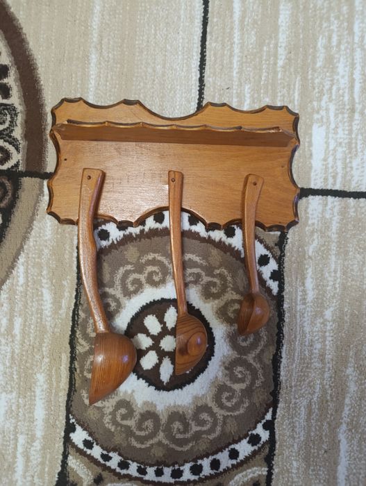 Прощаются досточки.
