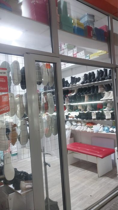 Самал базарда Бутик сатылады