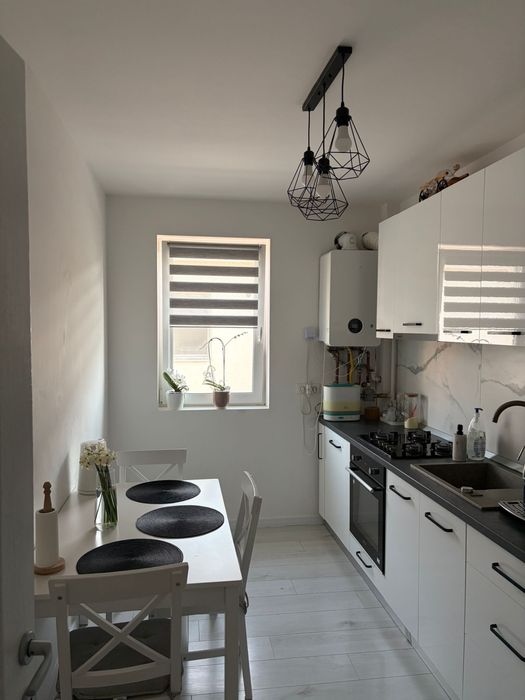 Apartament 2 camere, bucatarie inchisa