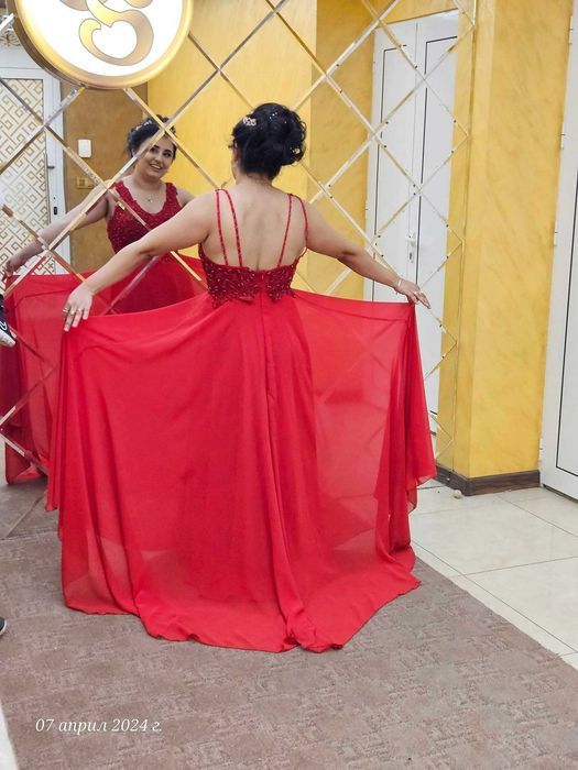 Продавам елегантна рокля