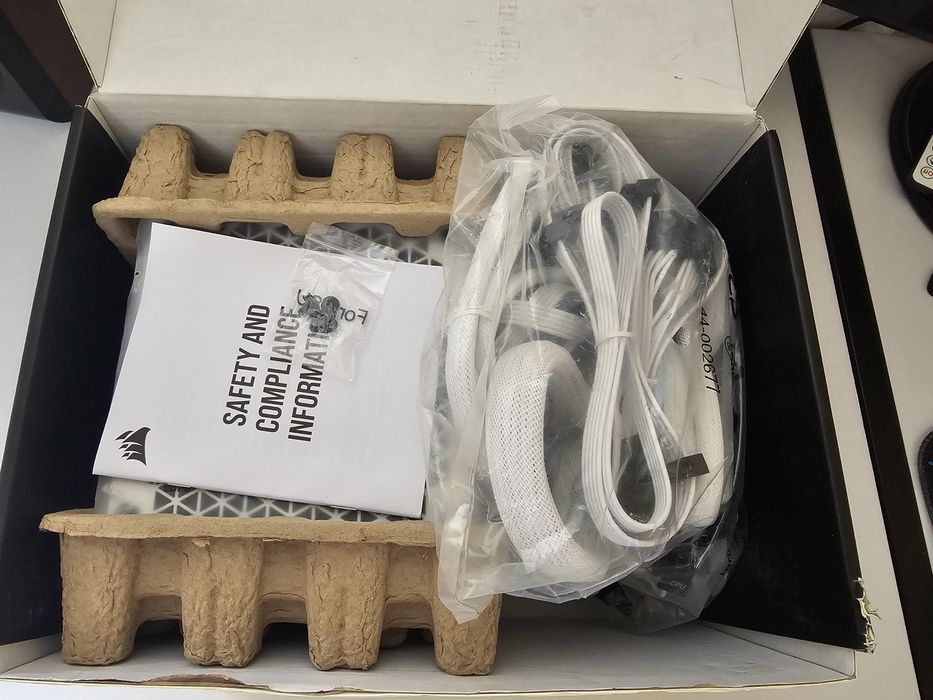 Corsair RM White Series™ RM850, 80 PLUS Gold, 850W, Fully Modular+GARANTIE