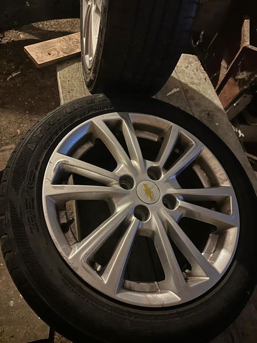 Продам летние шины с дисками