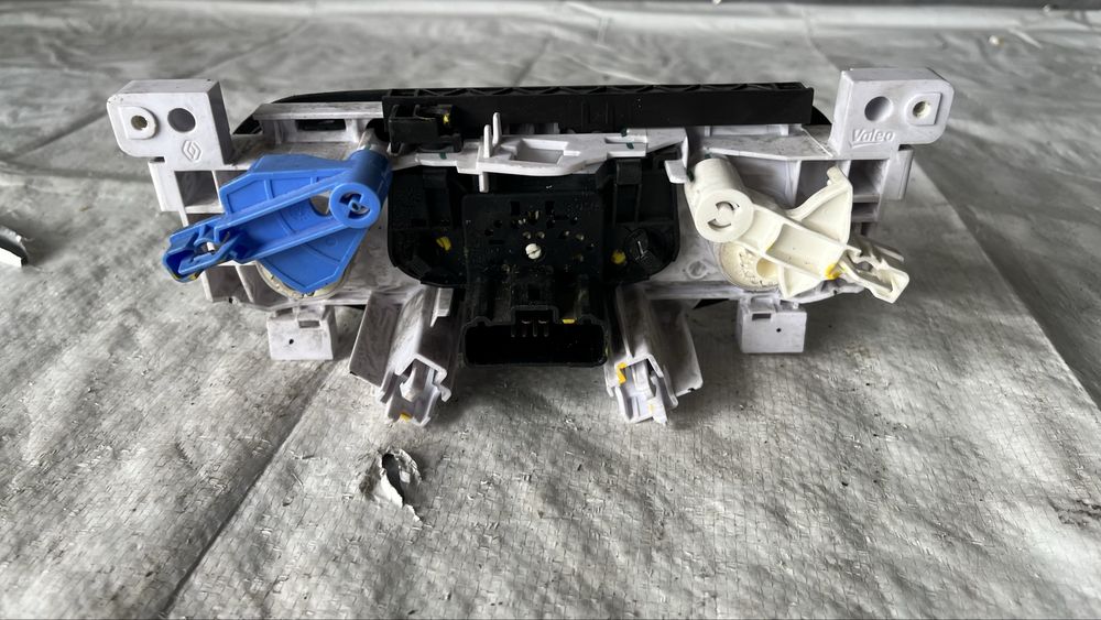 Панел за климатик Dacia