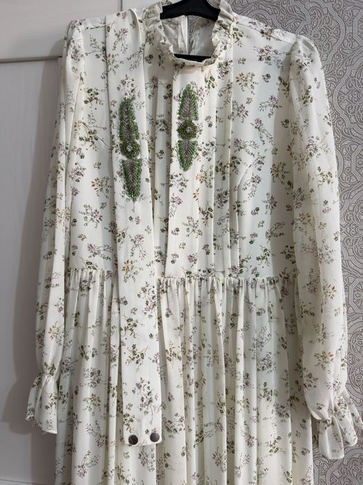 Продам платья и кажекей