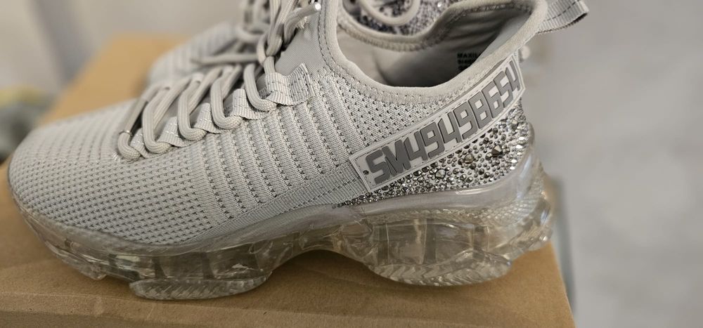 Продавам маратонки Steve  Madden