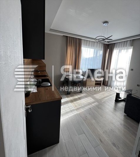 Дава се под наем Двустаен апартамент в Варна, Център - 50 кв.м за 700 € - Снимка #1