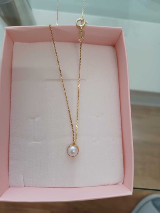 Златно бижу с естествена перла