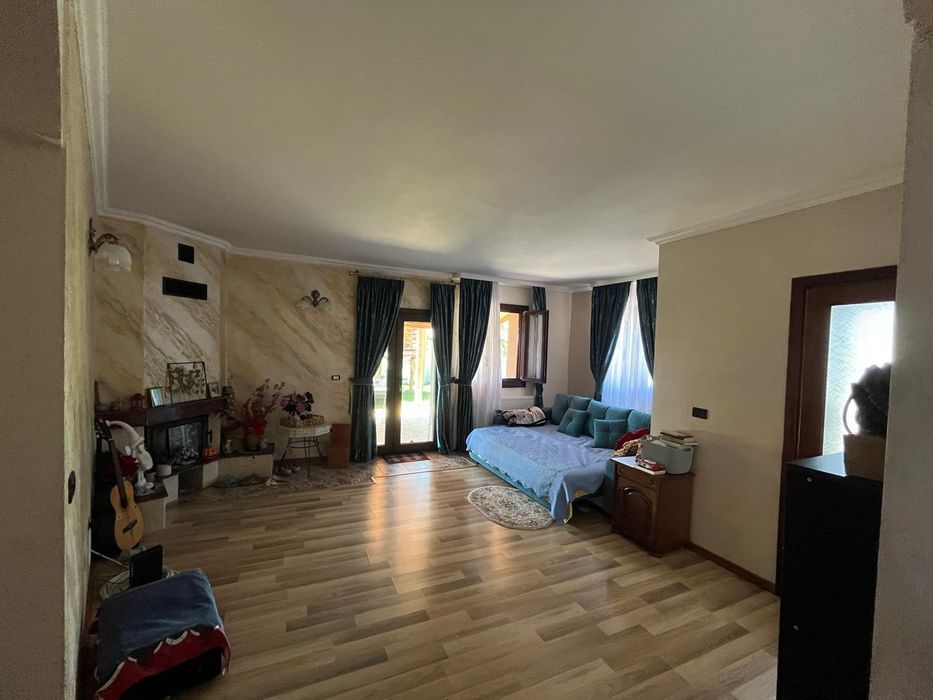 Casă de vânzare in Cotul Vames