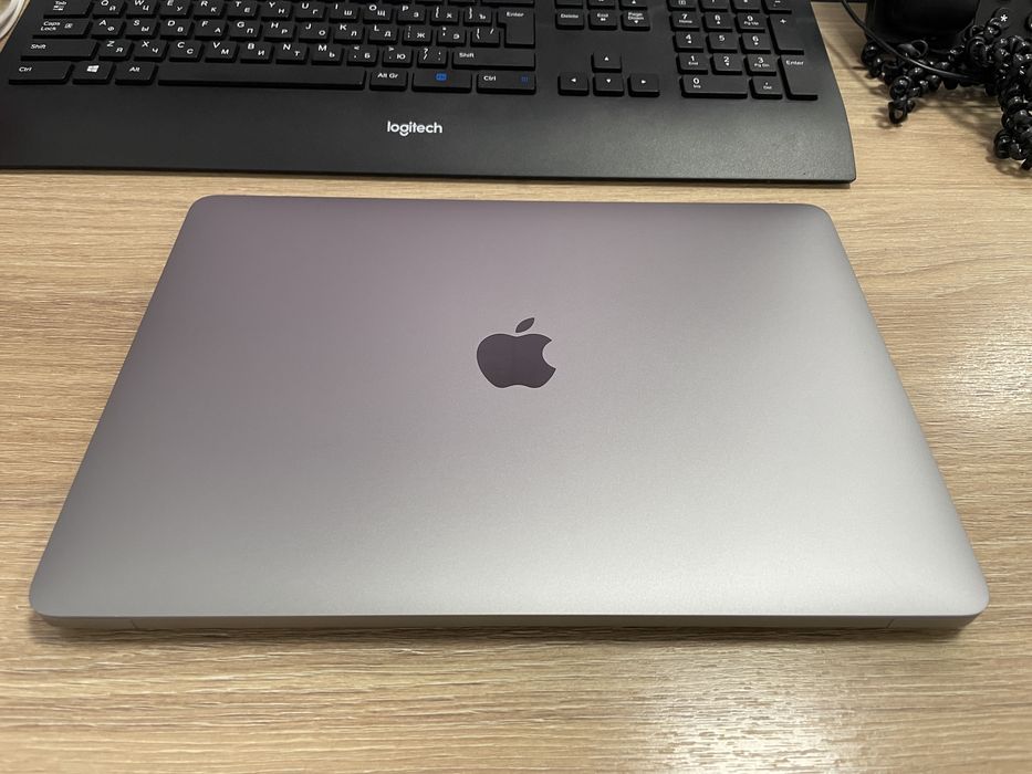 Macbook Air M1, 256 гб SSD, 8 гб ОЗУ