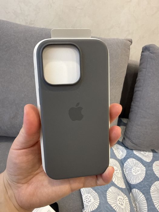 Продам оригинал чехлы на iphone 16 PRO