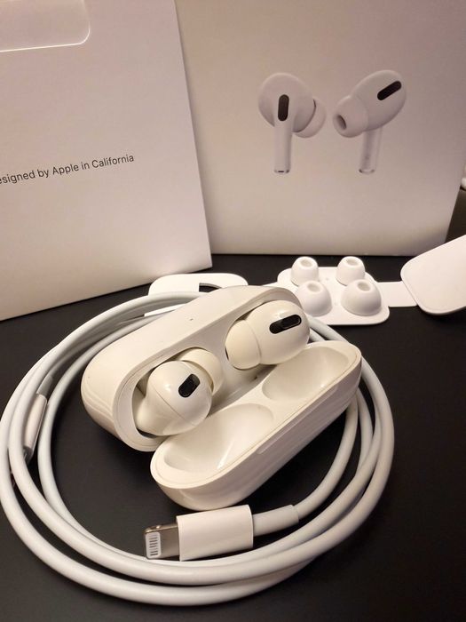 Оригинални Apple AirPods Pro + два кейса подарък