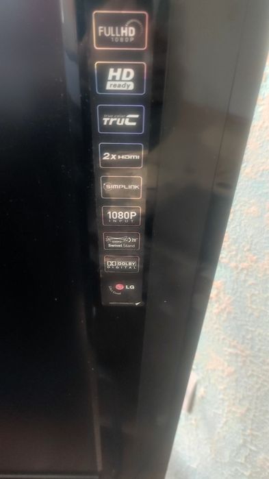 Телевизор LG  110 см