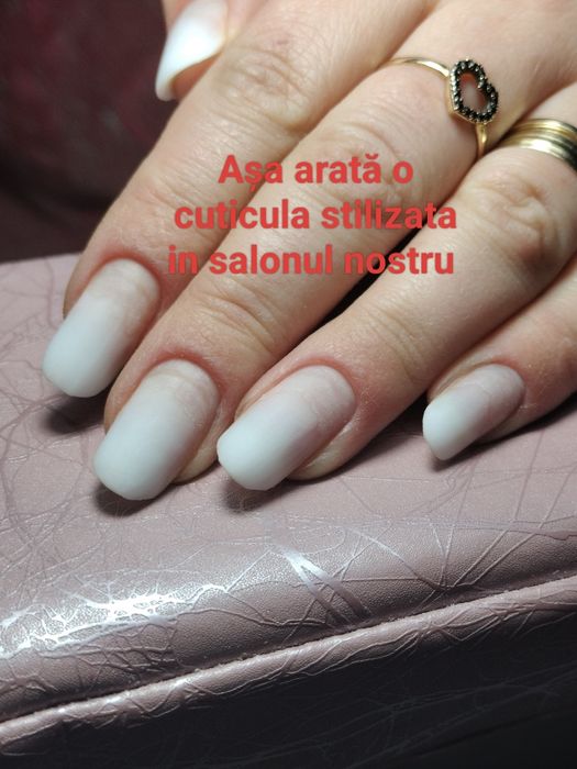 Ofer servicii de manichiura/pedichiură