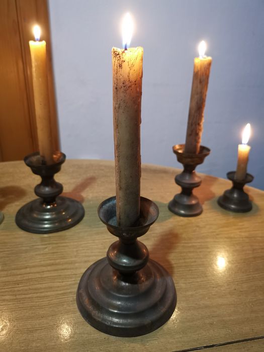 Свещници от месинг, ковано желязо, керамика, стъкло и др