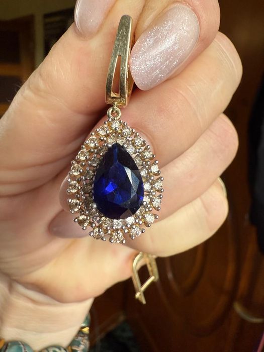 Золотой комплект с сапфирами и бриллиантами