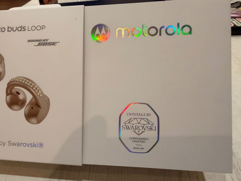 Moto buds loop sound by BOSE *SWAROVSKI*