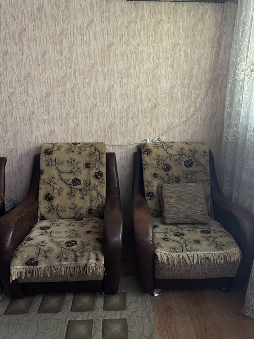 Гарнитур в хорошем состоянии