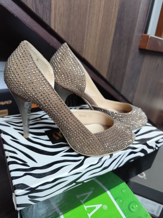 Туфли со стразами