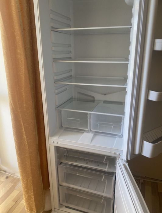 Продам холодильник Indesit