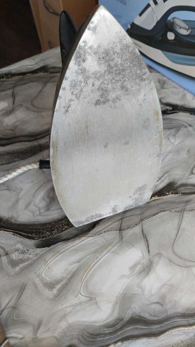 Продам Утюг СССР и паровой современный утюг