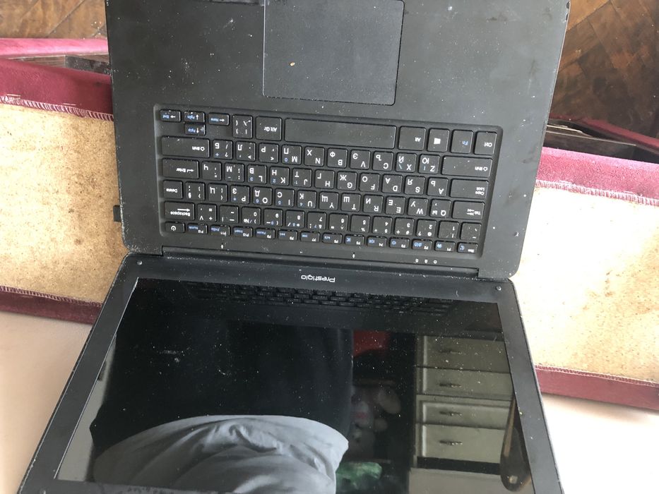 Laptom prestjo.        1