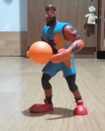 Фигурка на Леброн Джеймс от Mcdonalds от филма Space Jam: A New Legacy