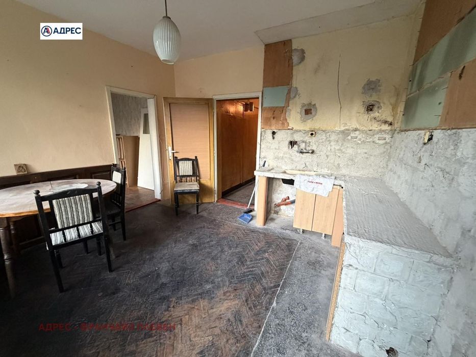 Продава се Тристаен апартамент в Плевен, Идеален център - 86 кв.м за 1570 €/кв.м - Снимка #3
