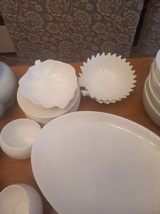 Белый сервиз хорошего качества