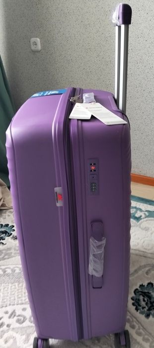 Продается новый большой чемодан