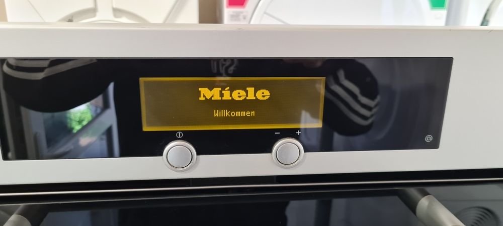 Фурна за вграждане Miele H4641BP KAT с ПИРОЛИЗА