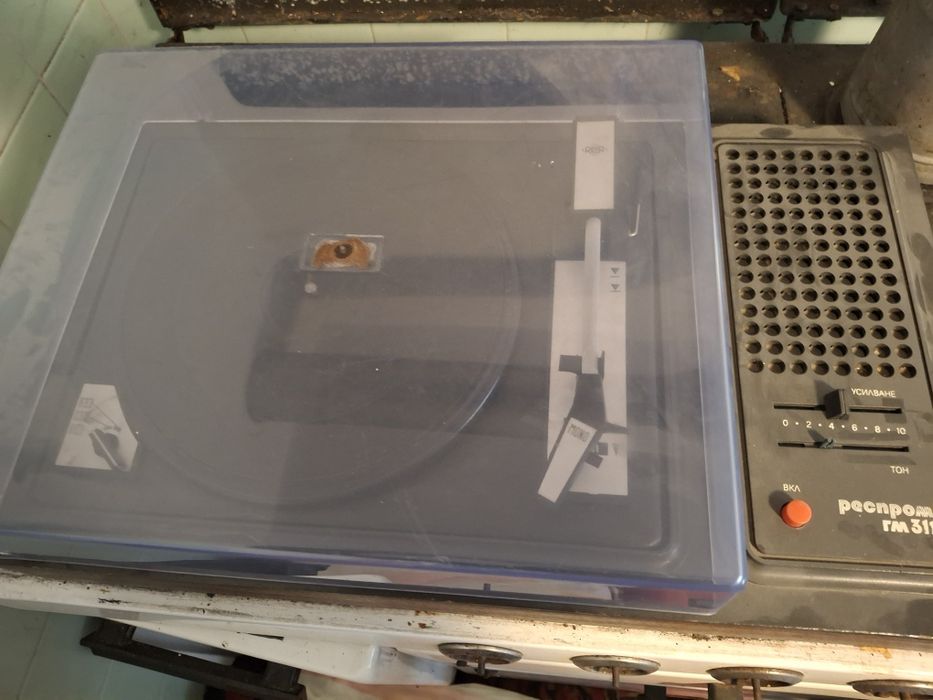 Продавам ретро грамофон